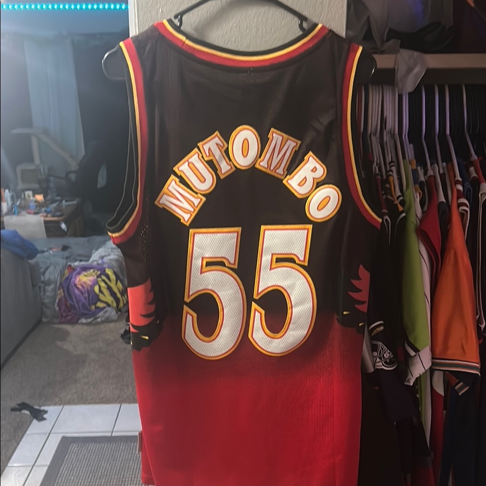 #55 Mutombo Hawks NBA Basketball Jersey - Black and Red Size M